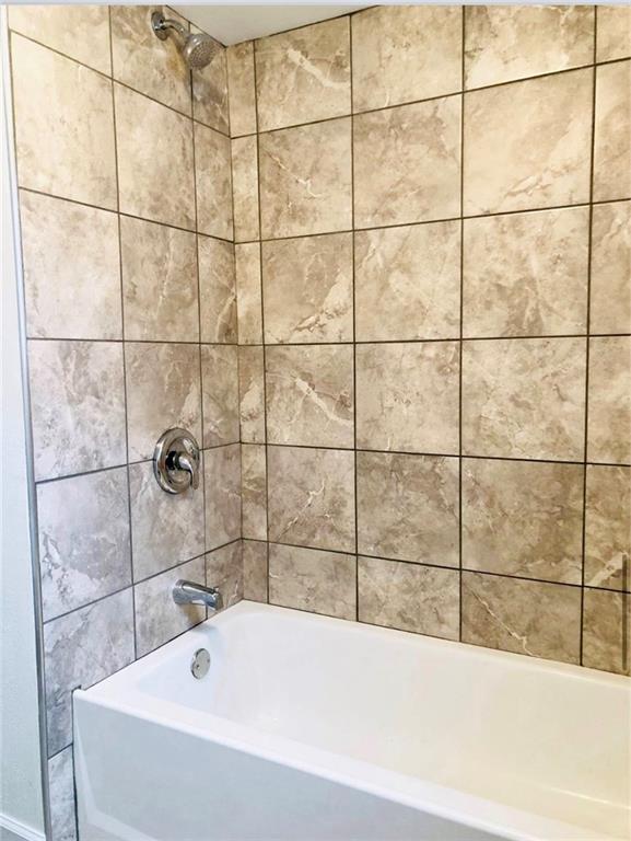 269 Pershing Avenue Leechburg, PA 15656 - Photo 7 of 11 a bathroom with a bathtub