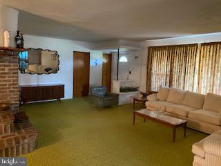 639 Garton Road Bridgeton, NJ 08302 - Photo 5 of 31 Living Room