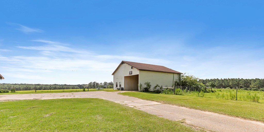 351 Hayborn Road Webb, AL 36376 - Photo 3 of 57