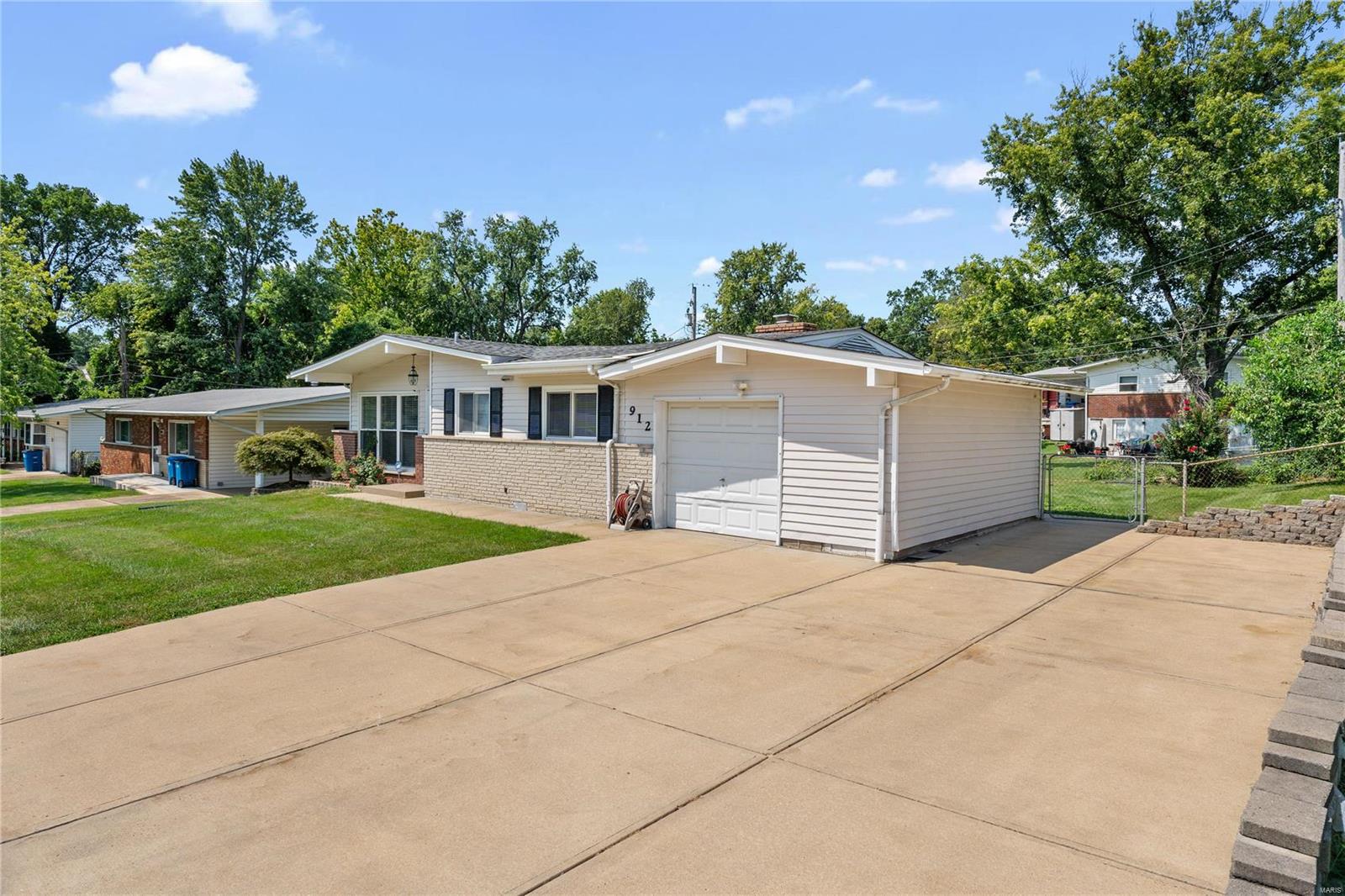 912 Buckley Road St. Louis, MO 63125 - Photo 1 of 42 Gallery Image 1