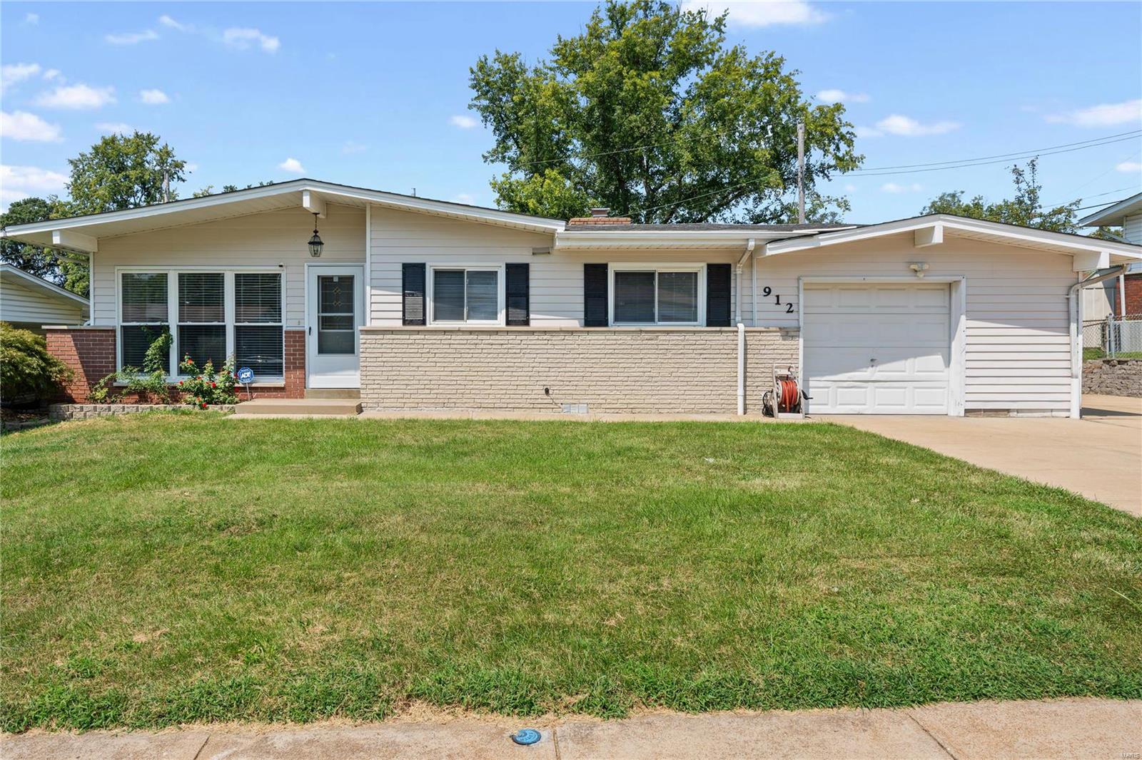 912 Buckley Road St. Louis, MO 63125 - Photo 2 of 42 Gallery Image 2