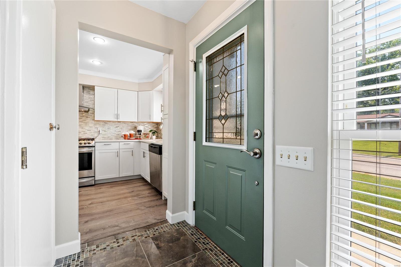 912 Buckley Road St. Louis, MO 63125 - Photo 5 of 42 Gallery Image 5