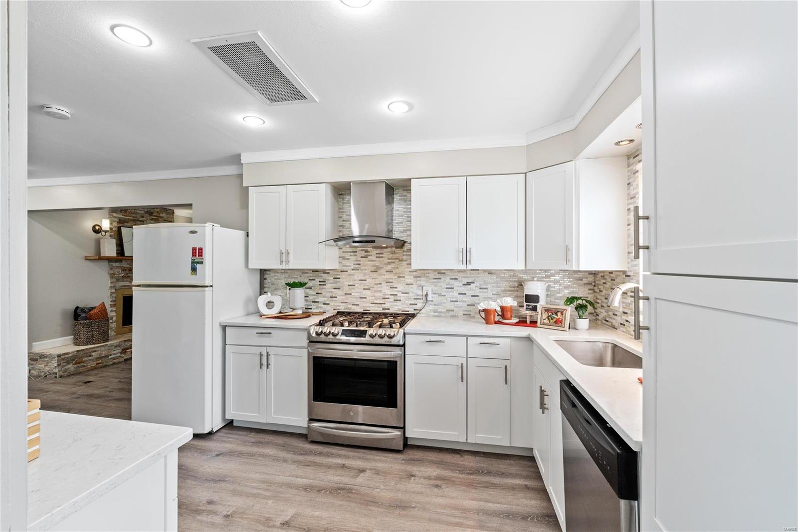 912 Buckley Road St. Louis, MO 63125 - Photo 8 of 42 Gallery Image 8