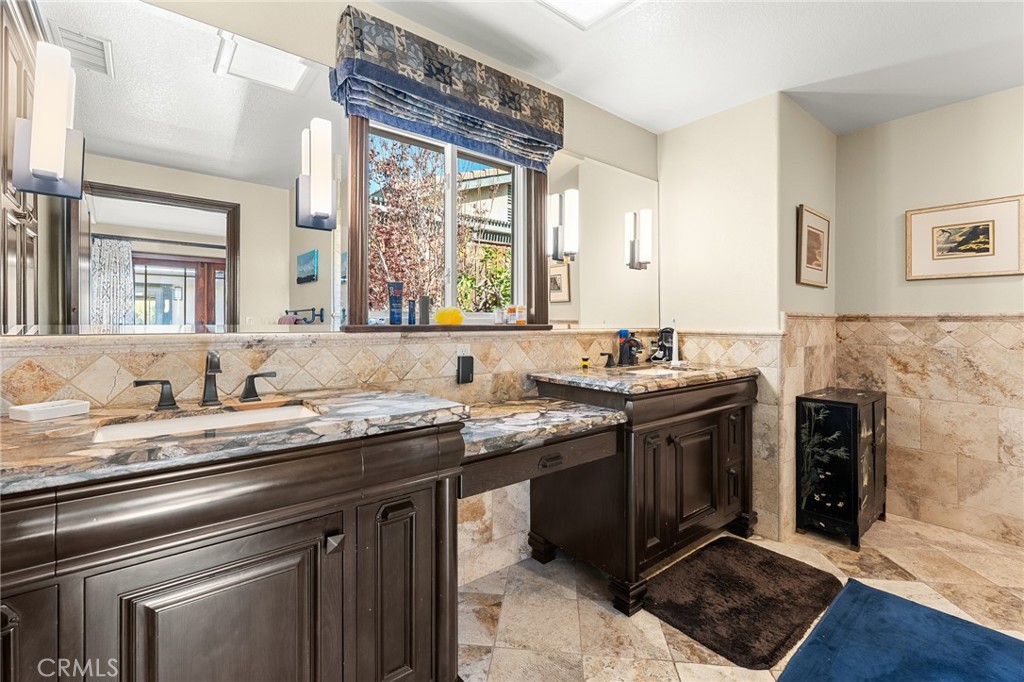1632 Country Club Drive Redlands, CA 92373 - Photo 31 of 54 a kitchen with stainless steel appliances granite countertop a sink stove and cabinets