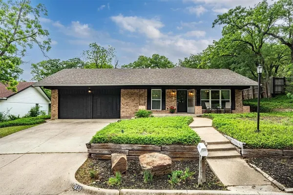 $359,900 | 2610 Oak Cliff Lane, Arlington, TX 76012