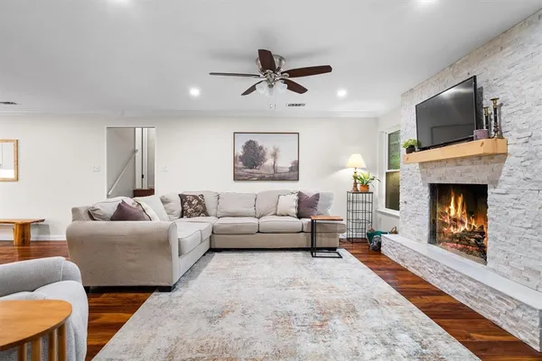 $359,900 | 2610 Oak Cliff Lane, Arlington, TX 76012