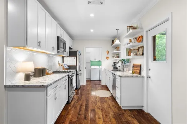 $359,900 | 2610 Oak Cliff Lane, Arlington, TX 76012