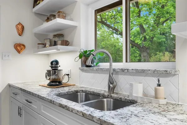 $359,900 | 2610 Oak Cliff Lane, Arlington, TX 76012