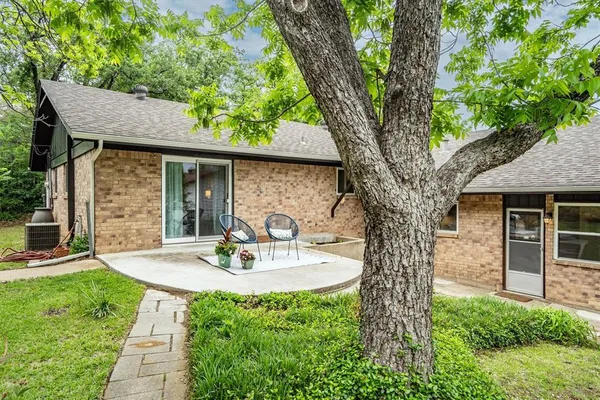 $359,900 | 2610 Oak Cliff Lane, Arlington, TX 76012