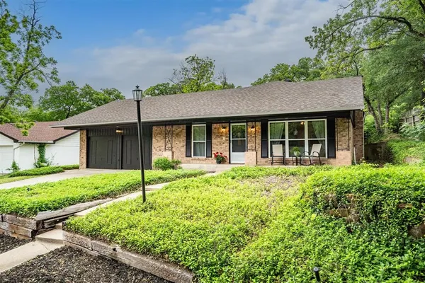 $359,900 | 2610 Oak Cliff Lane, Arlington, TX 76012