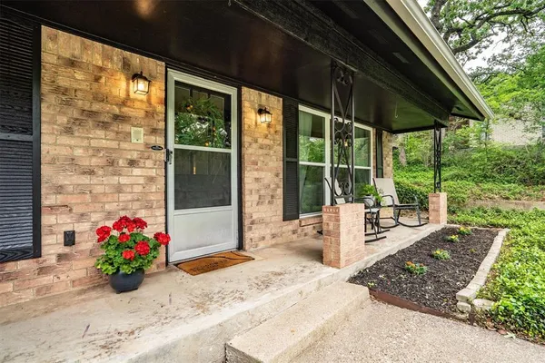 $359,900 | 2610 Oak Cliff Lane, Arlington, TX 76012