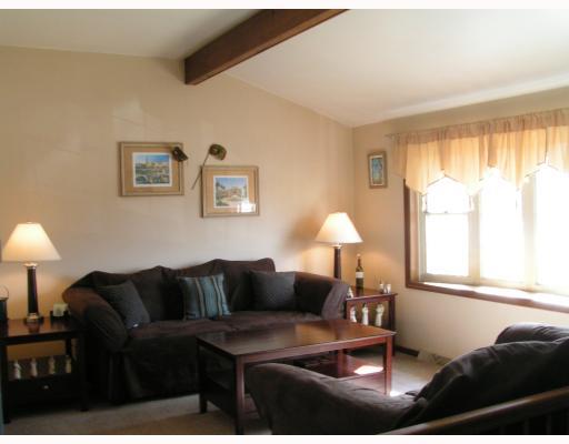 705 Blue Ridge Road Plum, PA 15239 - Photo 2 of 18 Living Room. Gorgeous living room that is situlated in an open floor plan that has vaulted ceilings and a beautiful bay window that allows the bright sunshine to come thru and brighten your home!