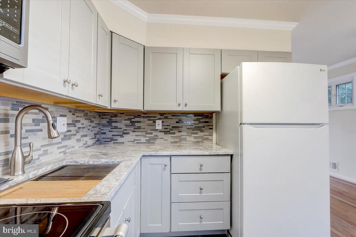 3400 Upton Road Baltimore, MD 21234 - Photo 13 of 41 New Floor and Back Splash