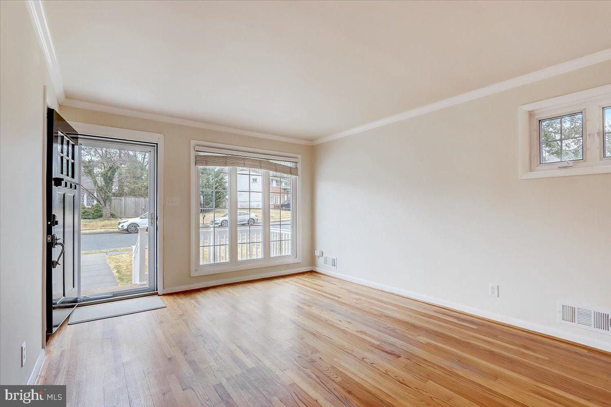 3400 Upton Road Baltimore, MD 21234 - Photo 5 of 41 Living Room