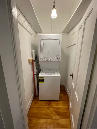 $1,700 | 161 Broadway, Unit 2, Norwich, CT 06360