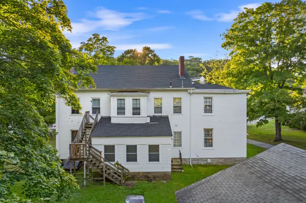 $1,700 | 161 Broadway, Unit 2, Norwich, CT 06360