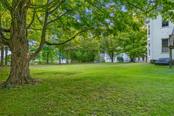 $1,700 | 161 Broadway, Unit 2, Norwich, CT 06360