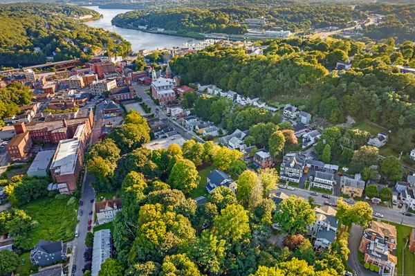 $1,700 | 161 Broadway, Unit 2, Norwich, CT 06360