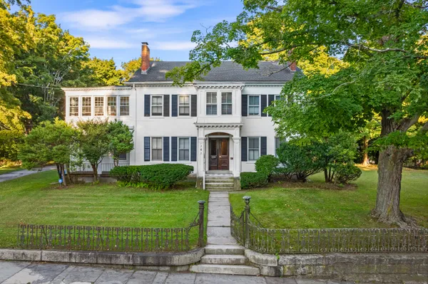 $1,700 | 161 Broadway, Unit 2, Norwich, CT 06360