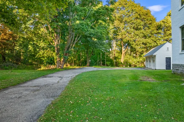 $1,700 | 161 Broadway, Unit 2, Norwich, CT 06360