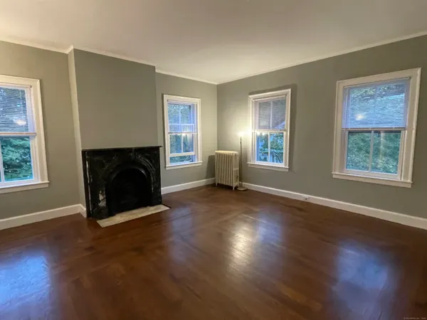 $1,700 | 161 Broadway, Unit 2, Norwich, CT 06360