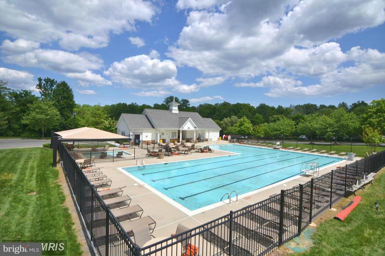 155 Colony Crossing Edgewater, MD 21037 - Photo 20 of 21 Community Pool