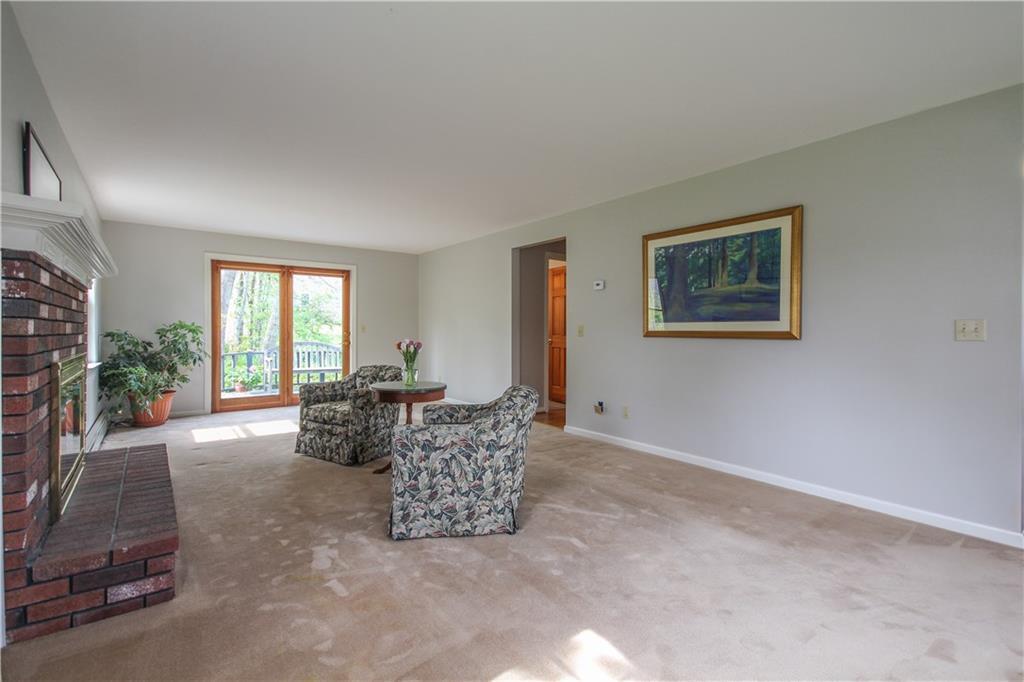 7 Whaleboat Road Portland, ME 04103 - Photo 17 of 34 Living room looking towards the door...