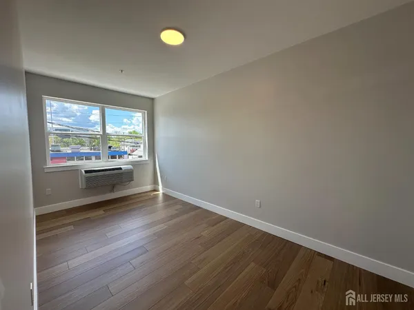 $2,495 | 213 French Street, Unit 4, New Brunswick, NJ 08901