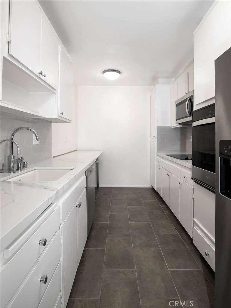 927 North Kings Road, Unit 118 West Hollywood, CA 90069 - Photo 16 of 44