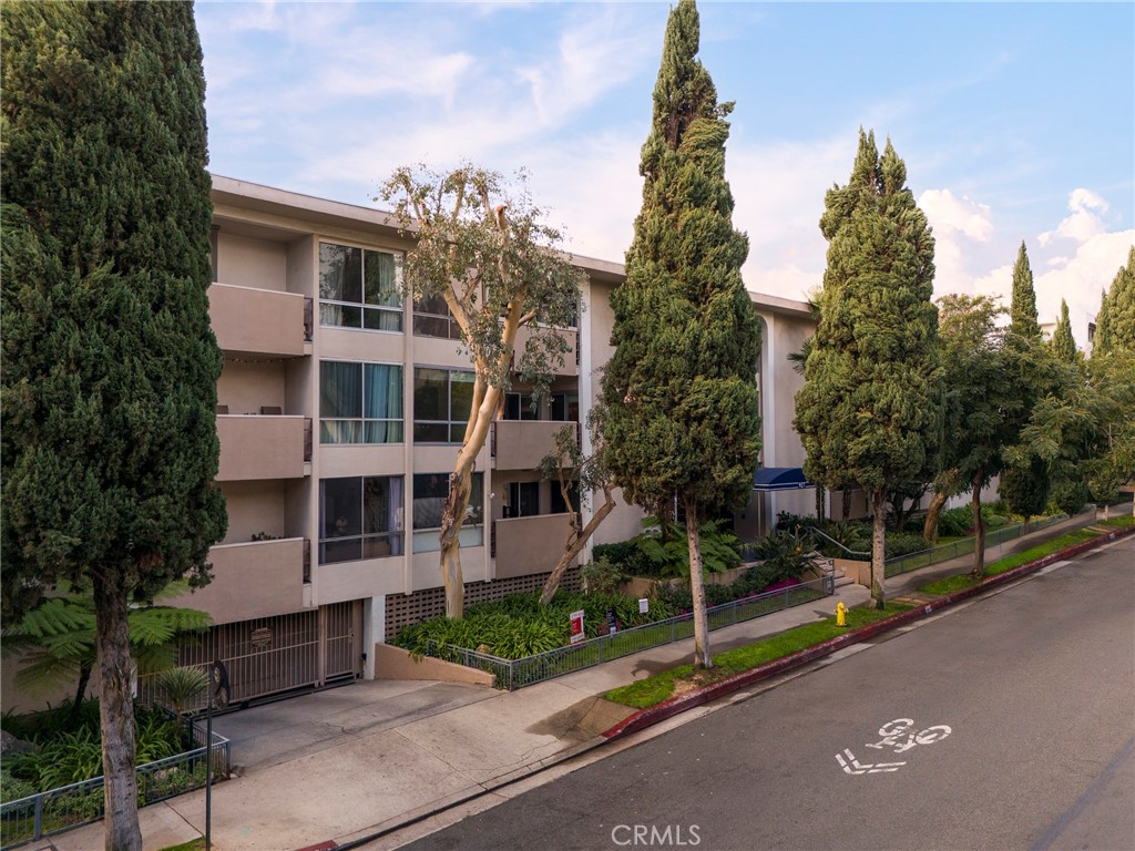 927 North Kings Road, Unit 118 West Hollywood, CA 90069 - Photo 3 of 44