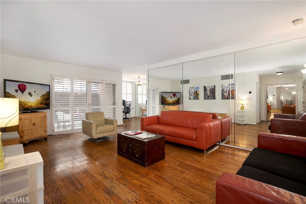 927 North Kings Road, Unit 118 West Hollywood, CA 90069 - Photo 4 of 44