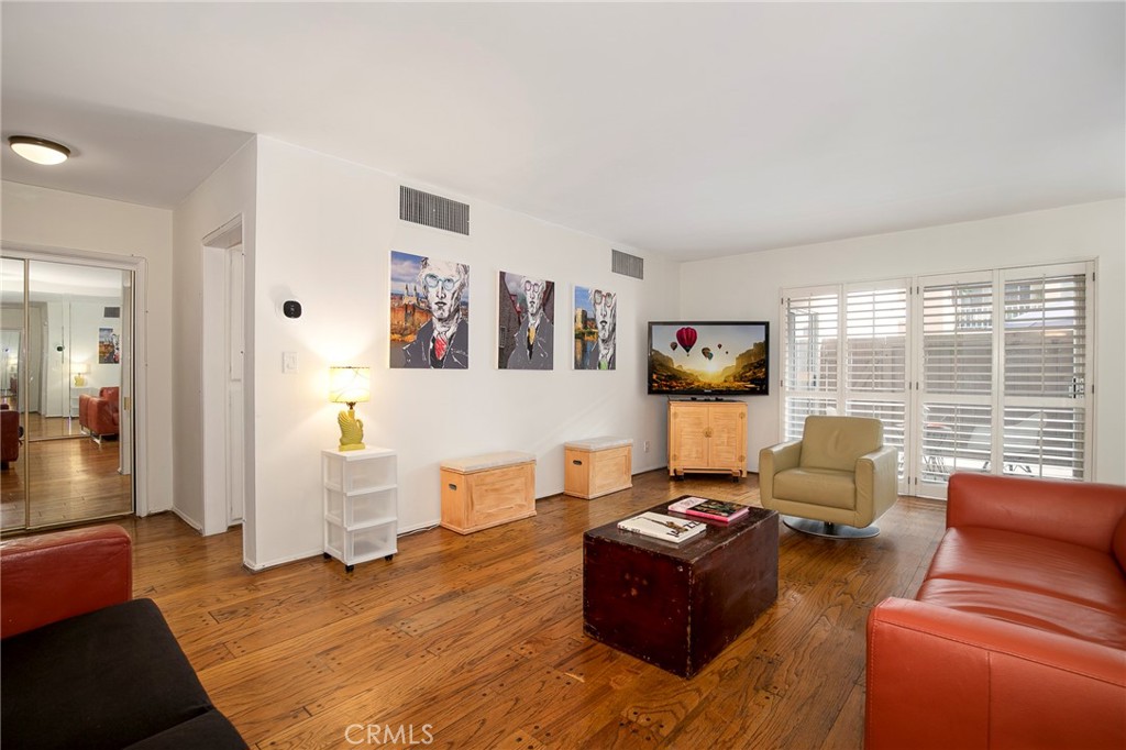 927 North Kings Road, Unit 118 West Hollywood, CA 90069 - Photo 5 of 44