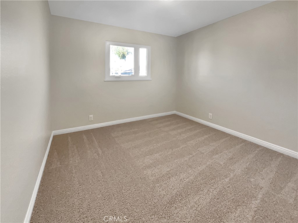 380 Harvard Street Oxnard, CA 93036 - Photo 12 of 14 an empty room with windows