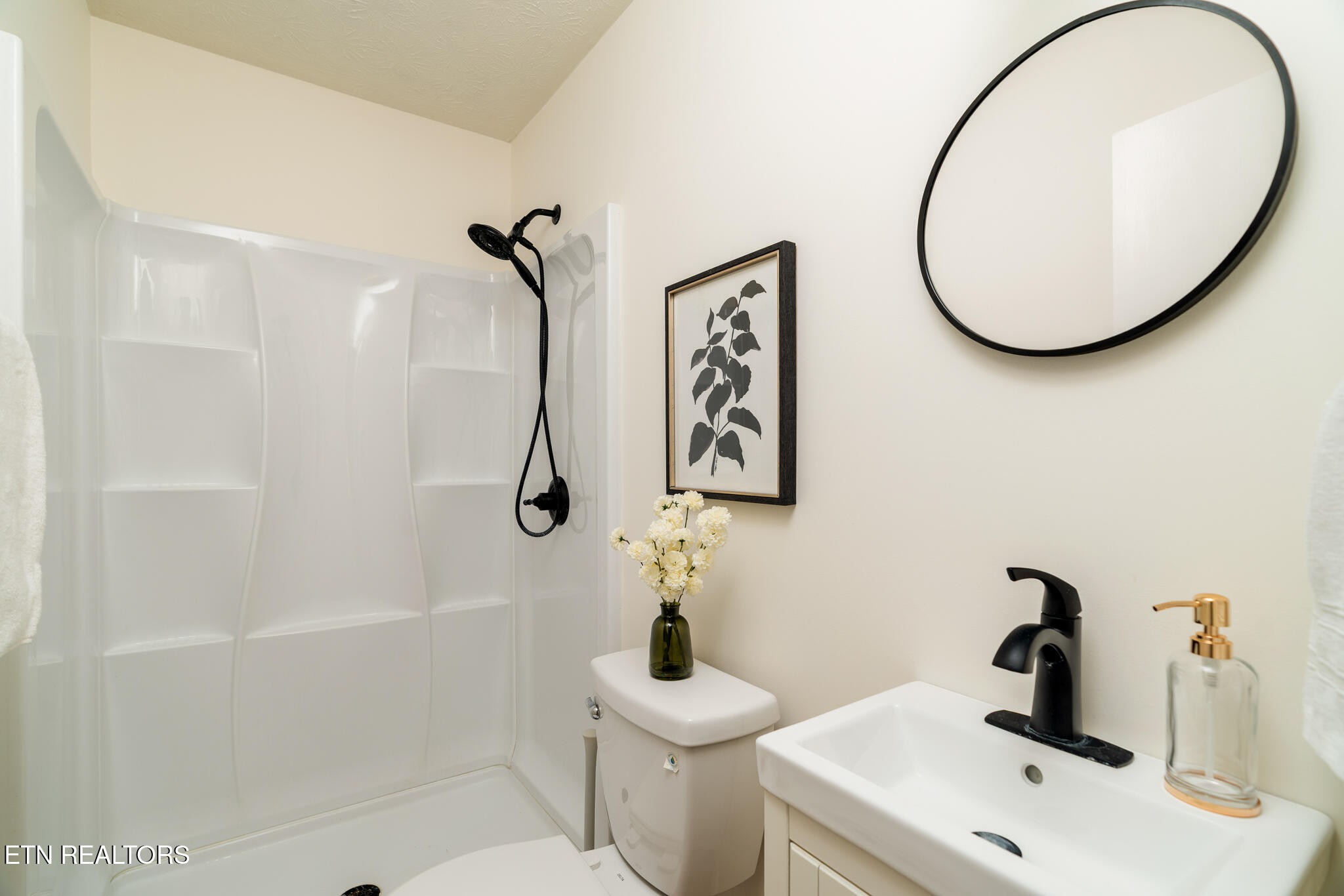 520 Harrow Road Knoxville, TN 37934 - Photo 17 of 42 a bathroom with a sink mirror and toilet