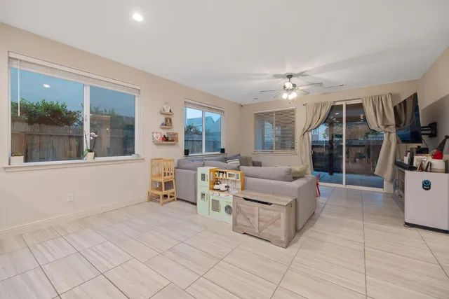 $515,000 | 3433 West Milan Avenue, Visalia, CA 93277