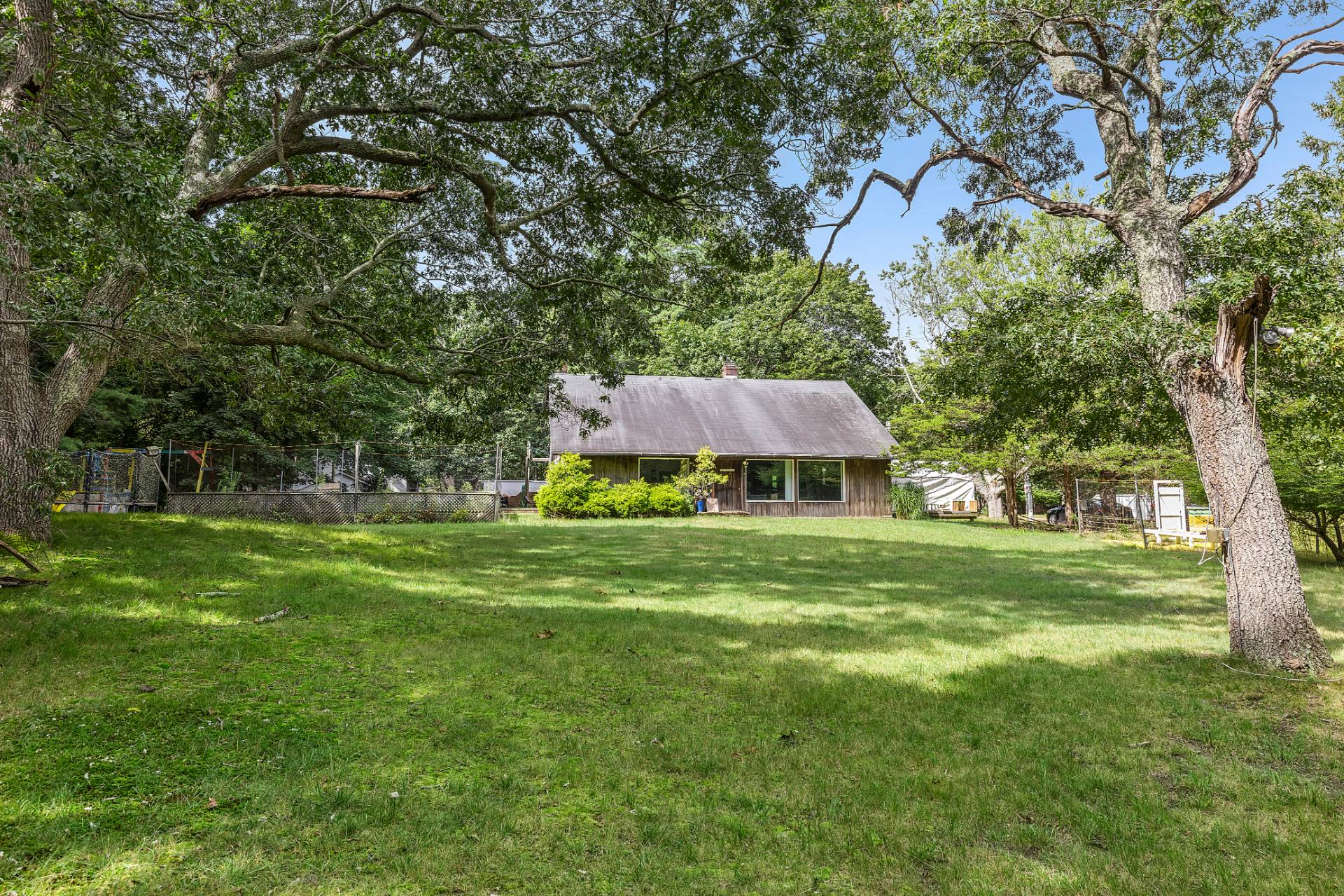 403 Abrahams Path Amagansett, NY 11930 - Photo 4 of 6 a view of a garden