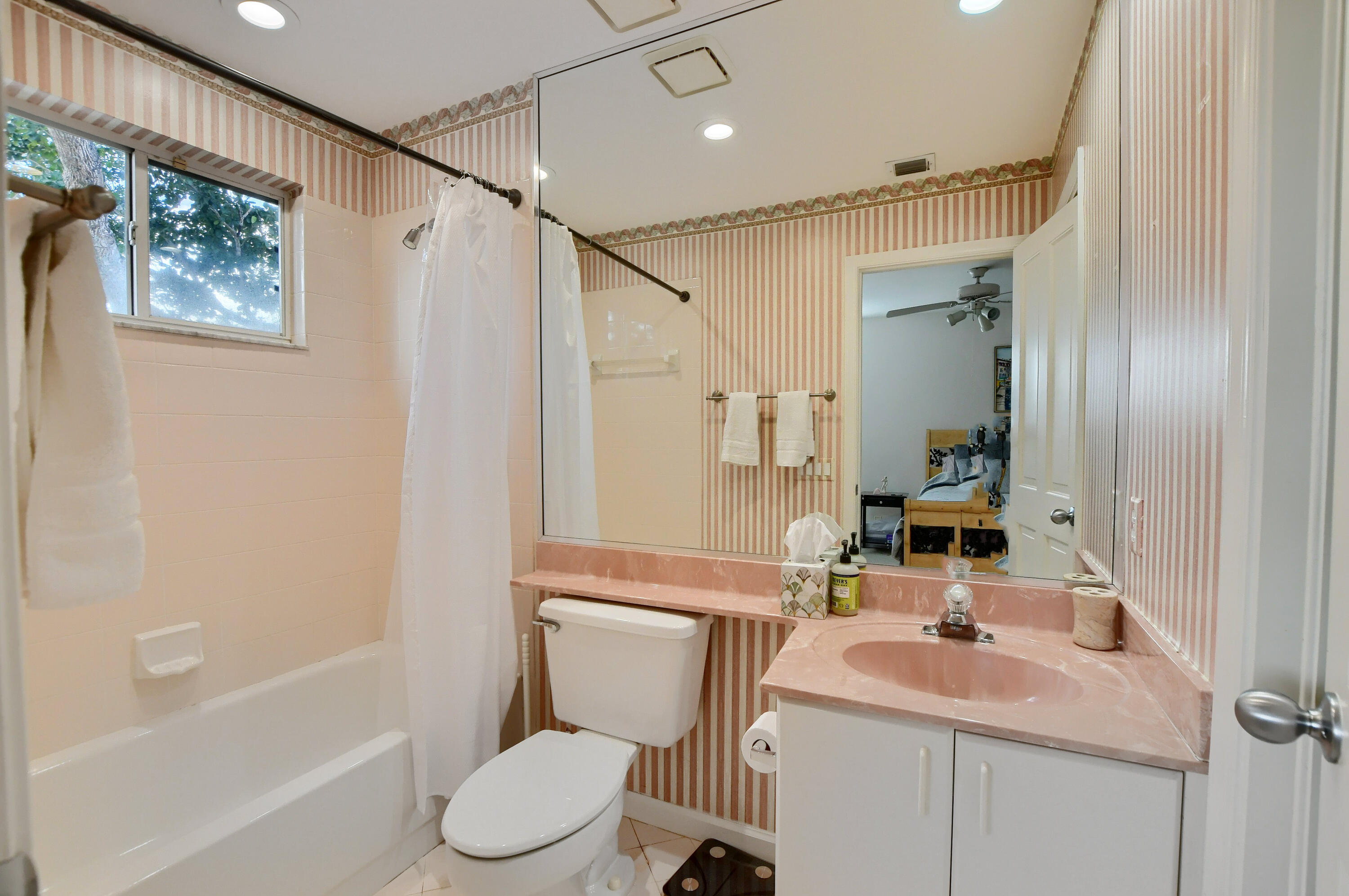 20693 Northwest 26th Court Boca Raton, FL 33434 - Photo 30 of 69 Guest Ensuite Bath (1)