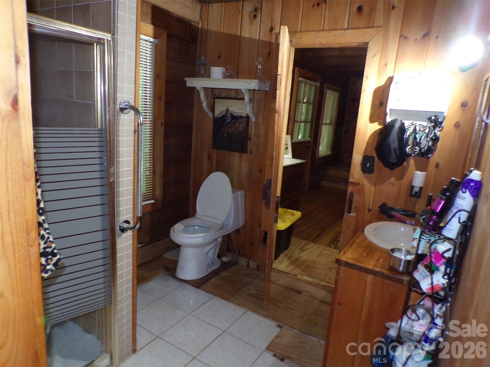 216 Paradise Road Hendersonville, NC 28792 - Photo 9 of 33 a bathroom with a toilet and a shower