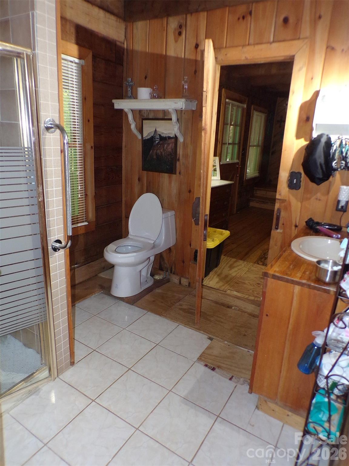 216 Paradise Road Hendersonville, NC 28792 - Photo 10 of 33 a view of living room washer and dryer