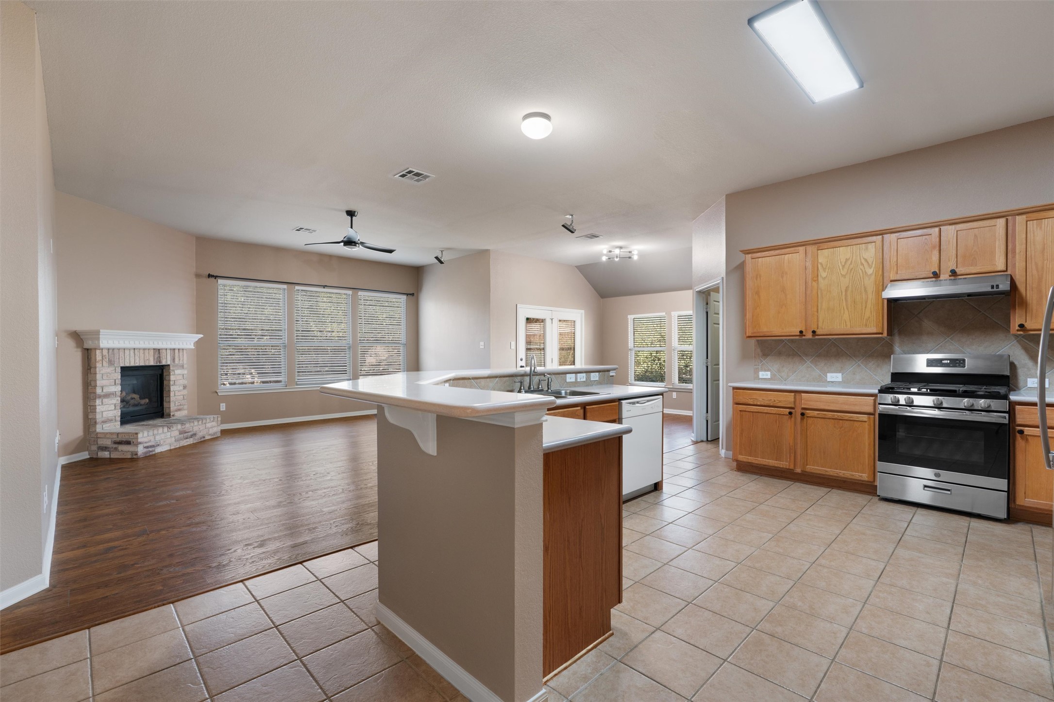 407 Red Hawk Drive Leander, TX 78641 - Photo 8 of 34