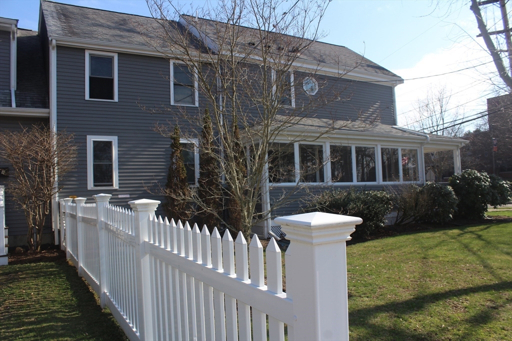 268 Common Street Walpole, MA 02081 - Photo 3 of 27 Gallery Image 3