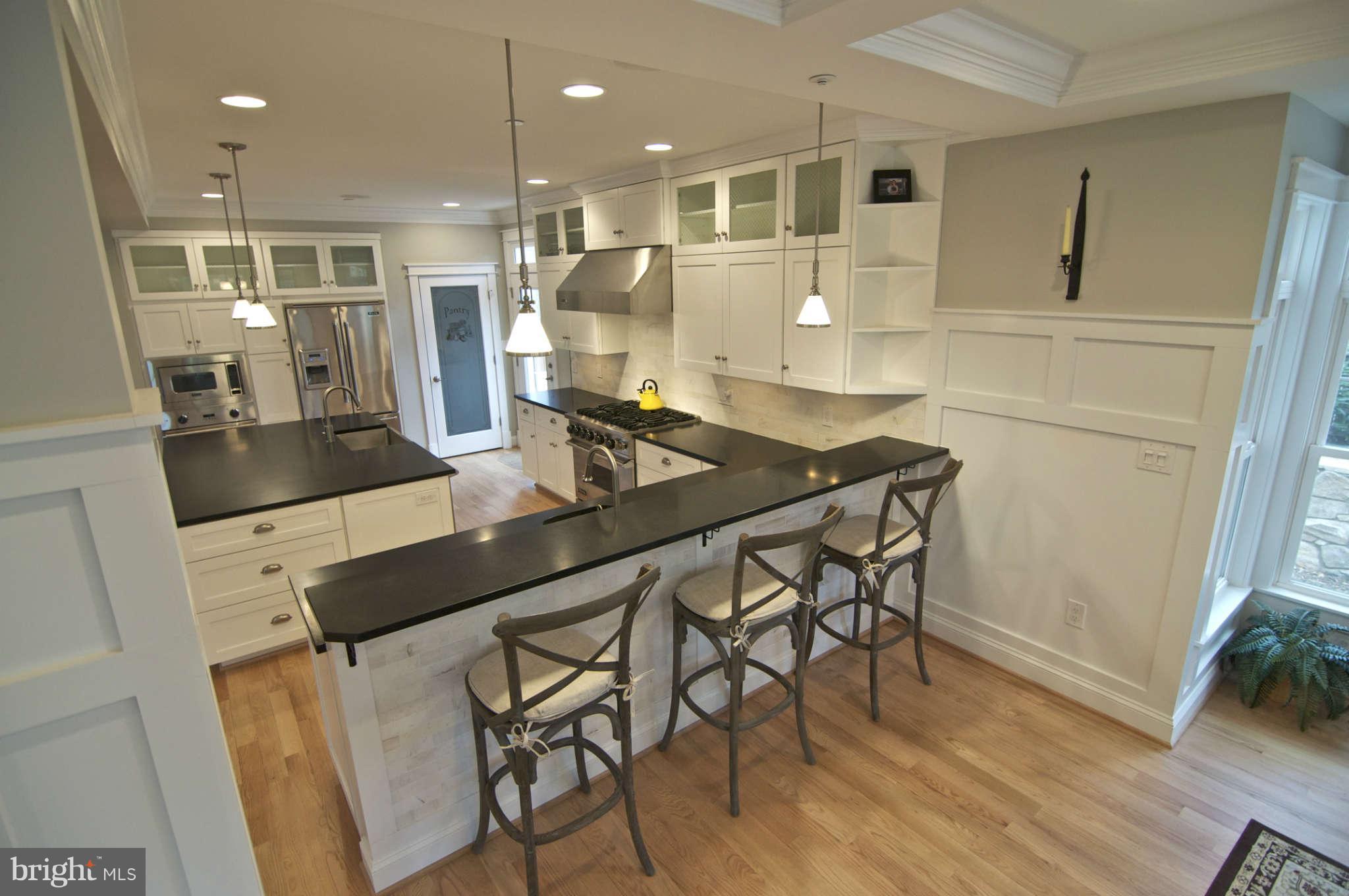 6220 Walhonding Road Bethesda, MD 20816 - Photo 8 of 29 Interior (General)