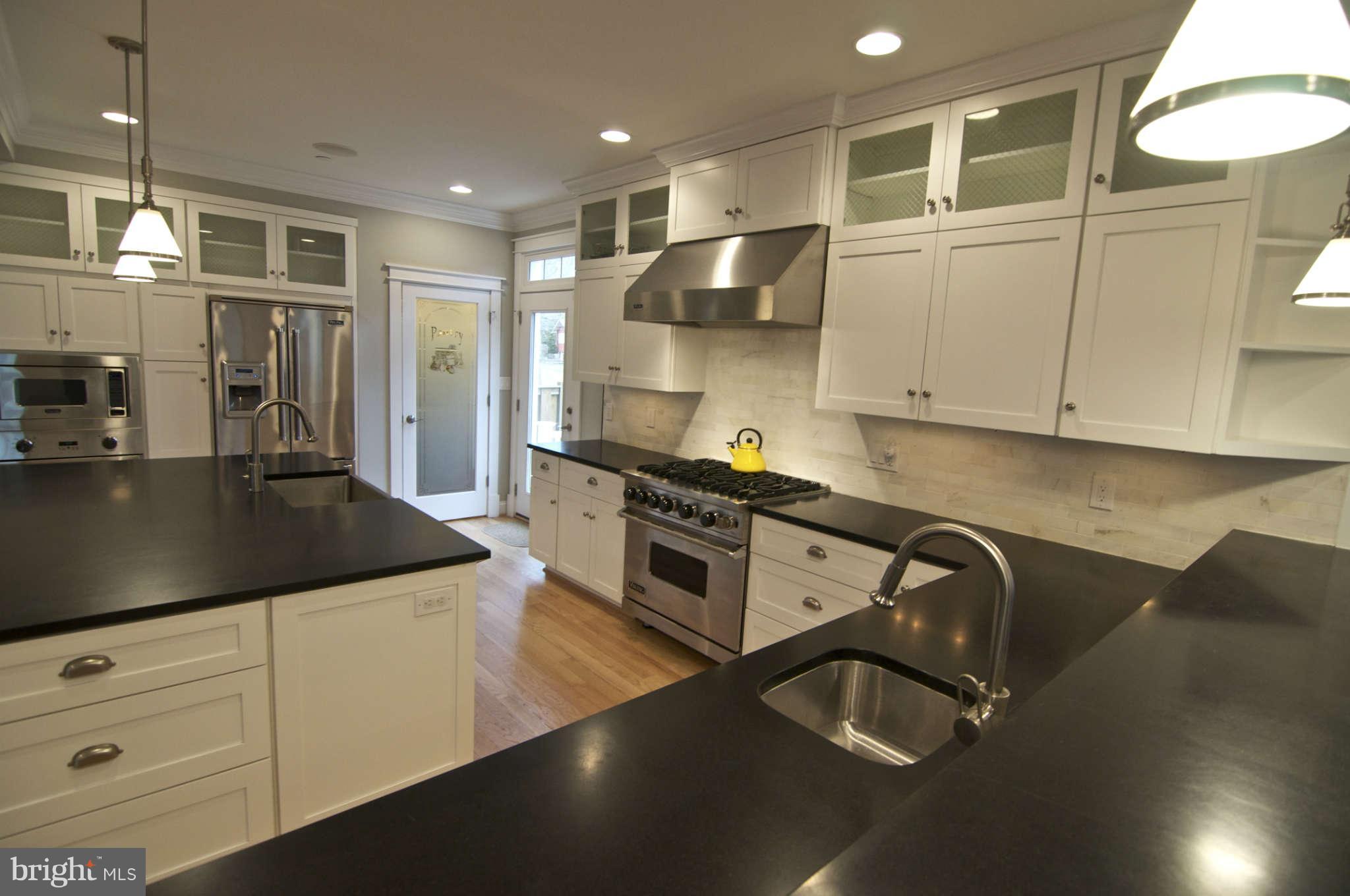 6220 Walhonding Road Bethesda, MD 20816 - Photo 10 of 29 Kitchen
