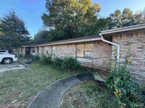 $1,175 | 6417 Kennington Circle, Milton, FL 32570