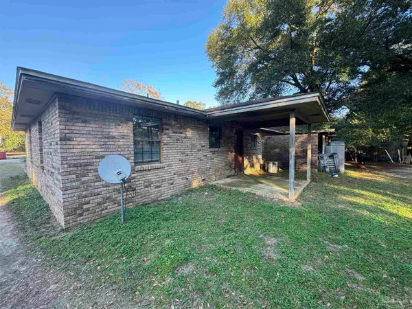 $1,175 | 6417 Kennington Circle, Milton, FL 32570