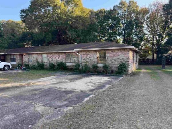 $1,175 | 6417 Kennington Circle, Milton, FL 32570