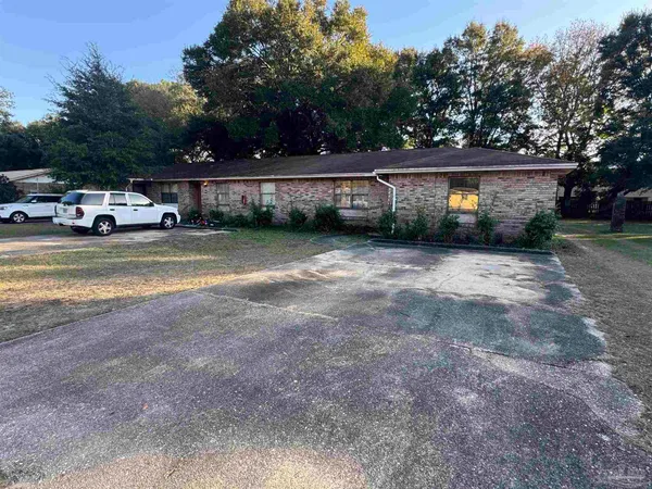 $1,175 | 6417 Kennington Circle, Milton, FL 32570