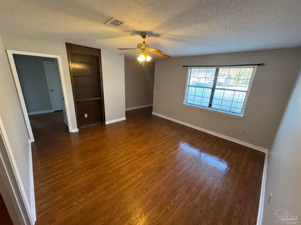 $1,175 | 6417 Kennington Circle, Milton, FL 32570
