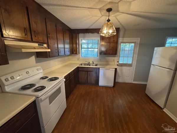 $1,175 | 6417 Kennington Circle, Milton, FL 32570