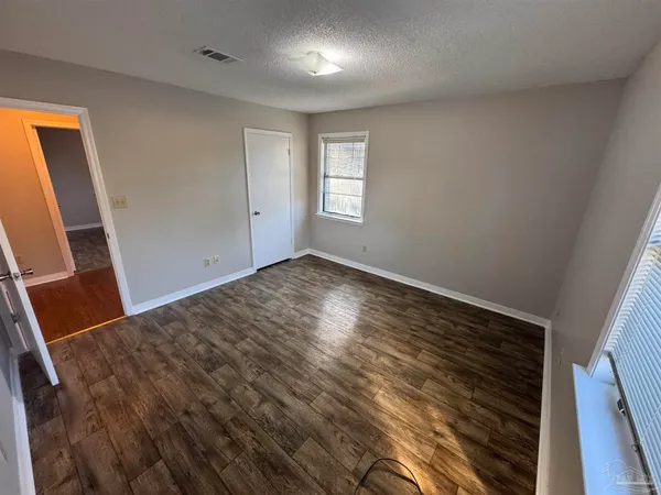 $1,175 | 6417 Kennington Circle, Milton, FL 32570